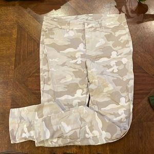 Old Navy pixie high-rise secret slim pocket pants size 8 in brown camo